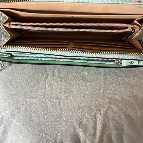 Kate Spade light green zip wallet with strap - Picture 8 of 12